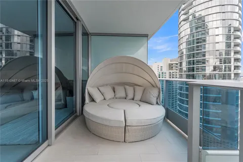 $1,300,000 | 200 Biscayne Blvd Way, Unit 3907, Miami, FL 33131