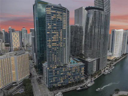 $1,300,000 | 200 Biscayne Blvd Way, Unit 3907, Miami, FL 33131