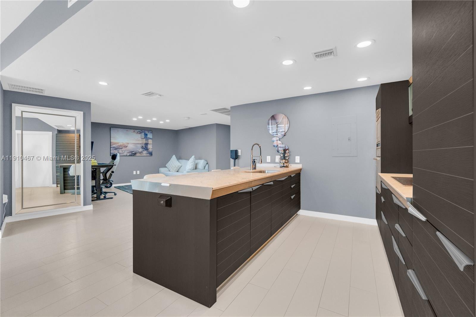 200 Biscayne Blvd Way, Unit 3907 Miami, FL 33131 - Photo 5 of 46