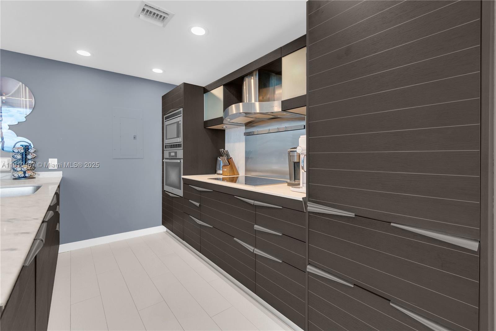 200 Biscayne Blvd Way, Unit 3907 Miami, FL 33131 - Photo 7 of 46