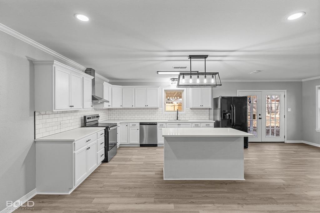 6016 Fox Ridge Shreveport, LA 71129 - Photo 23 of 33 a large kitchen with a center island appliances and cabinets