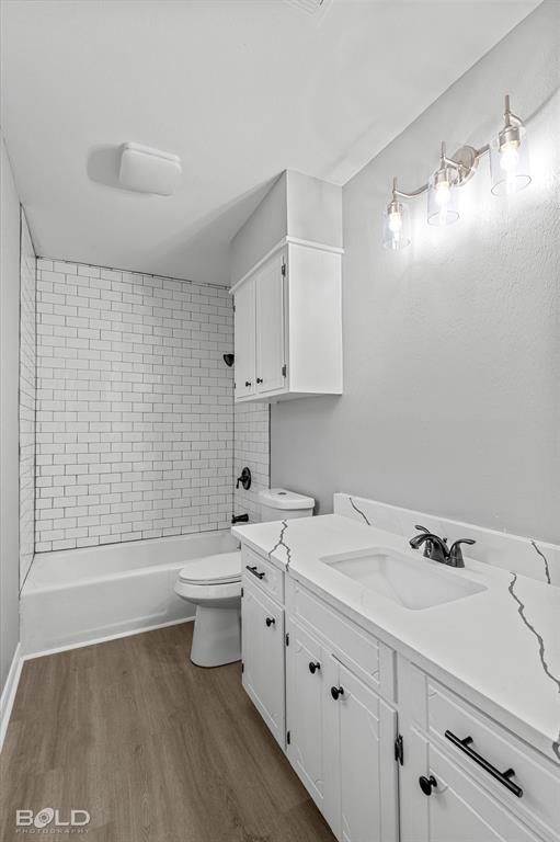 6016 Fox Ridge Shreveport, LA 71129 - Photo 28 of 33 a bathroom with a sink a toilet and shower