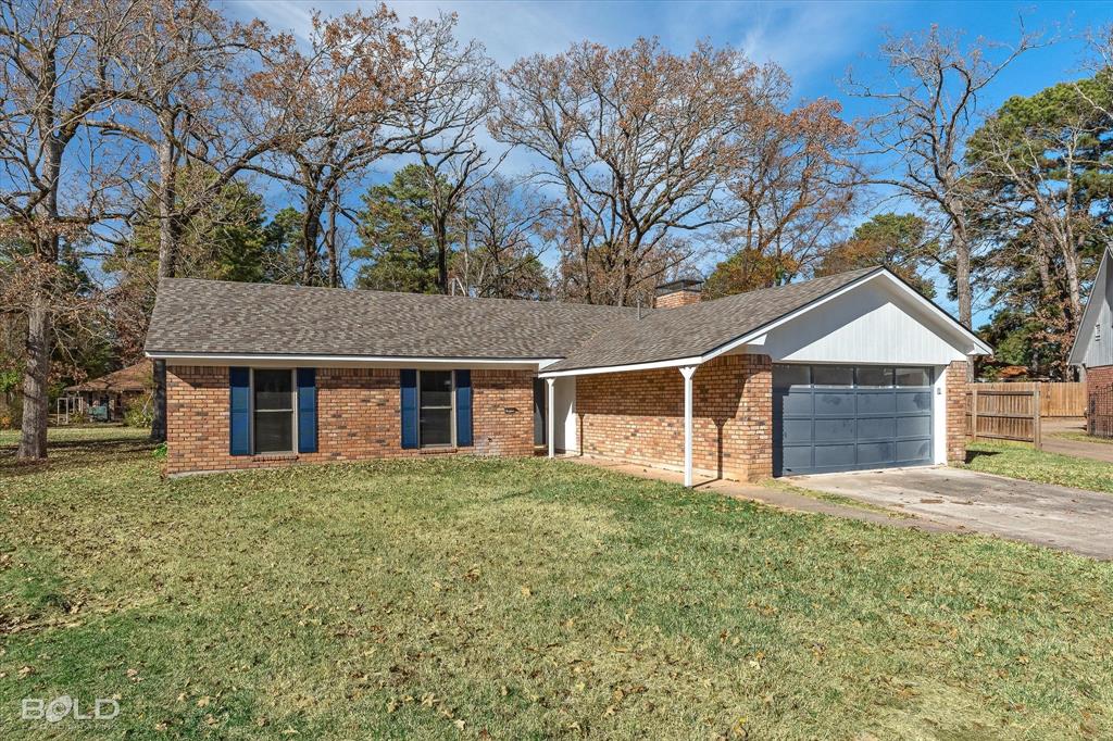 6016 Fox Ridge Shreveport, LA 71129 - Photo 4 of 33 a front view of house with yard and trees