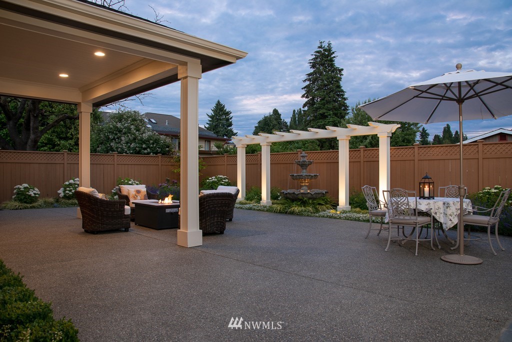 1209 North 36th Street Renton, WA 98056 - Photo 3 of 25