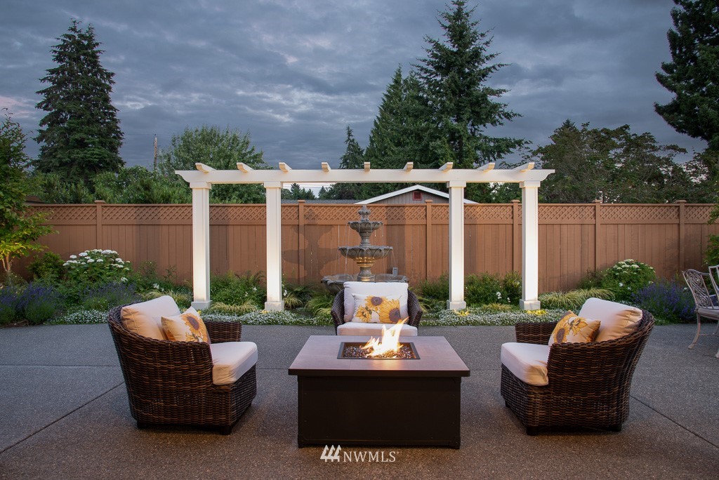 1209 North 36th Street Renton, WA 98056 - Photo 4 of 25
