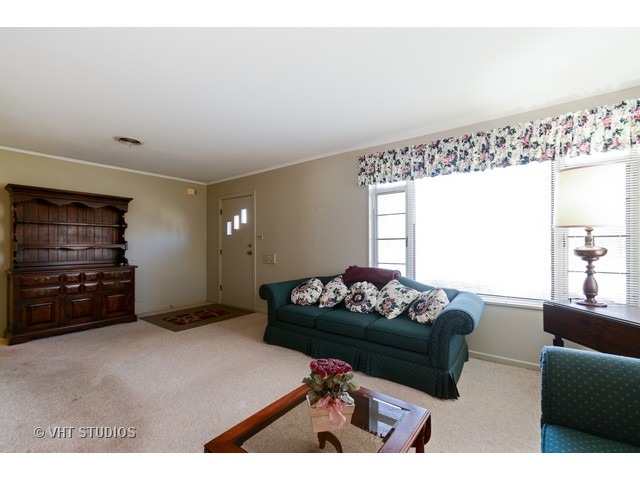 2049 Magnolia Road Homewood, IL 60430 - Photo 3 of 10