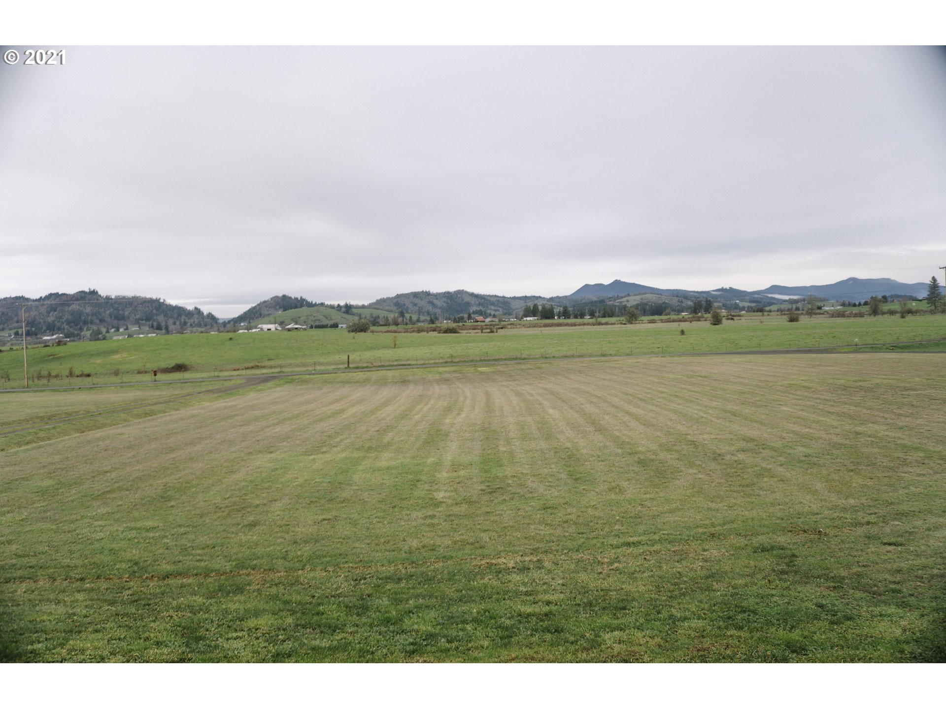 449 Fir Vista Road Sutherlin, OR 97479 - Photo 13 of 32 a view of an ocean and a mountain
