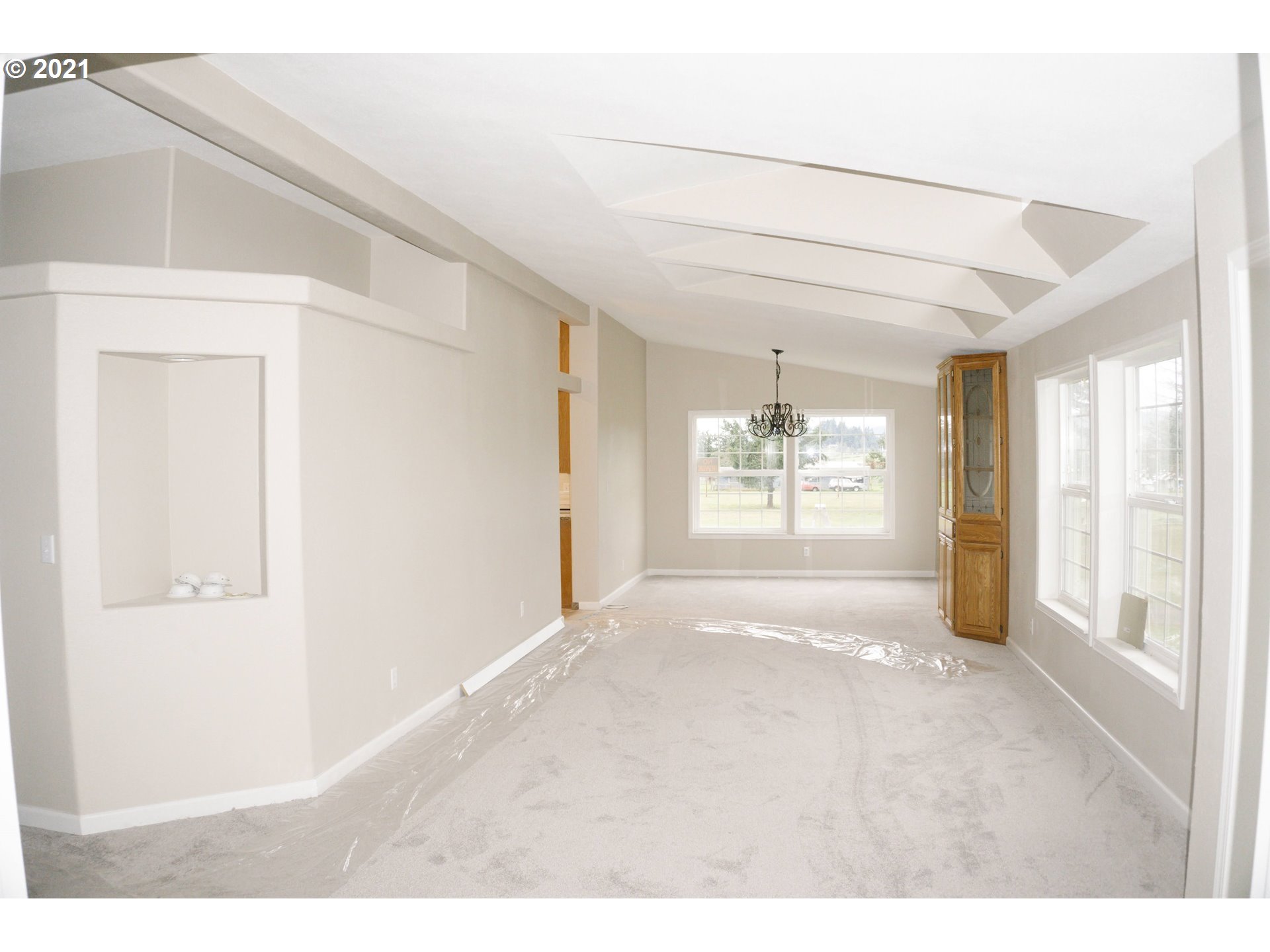 449 Fir Vista Road Sutherlin, OR 97479 - Photo 17 of 32 a view of an empty room with a window