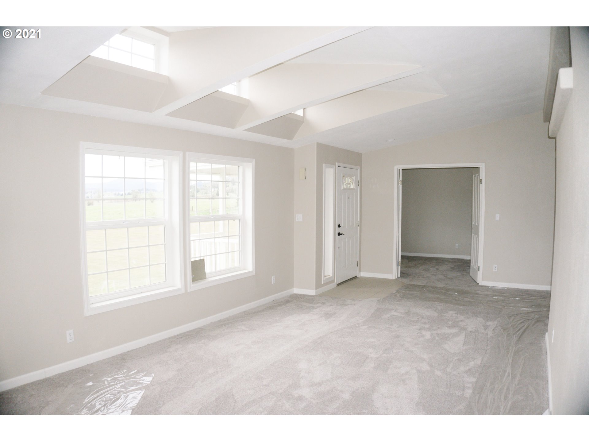 449 Fir Vista Road Sutherlin, OR 97479 - Photo 19 of 32 a view of an empty room with a window