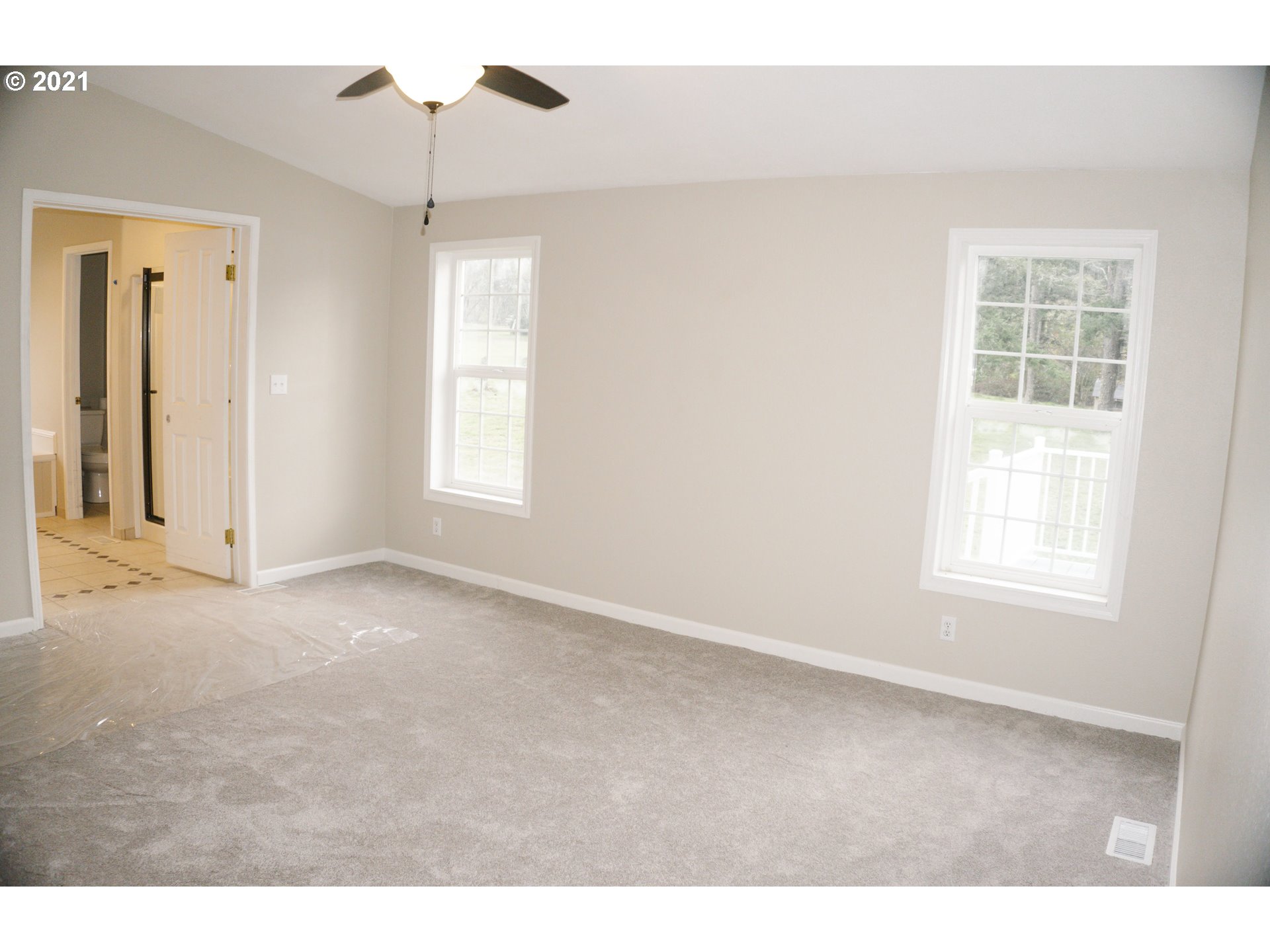 449 Fir Vista Road Sutherlin, OR 97479 - Photo 21 of 32 an empty room with windows and chandelier fan