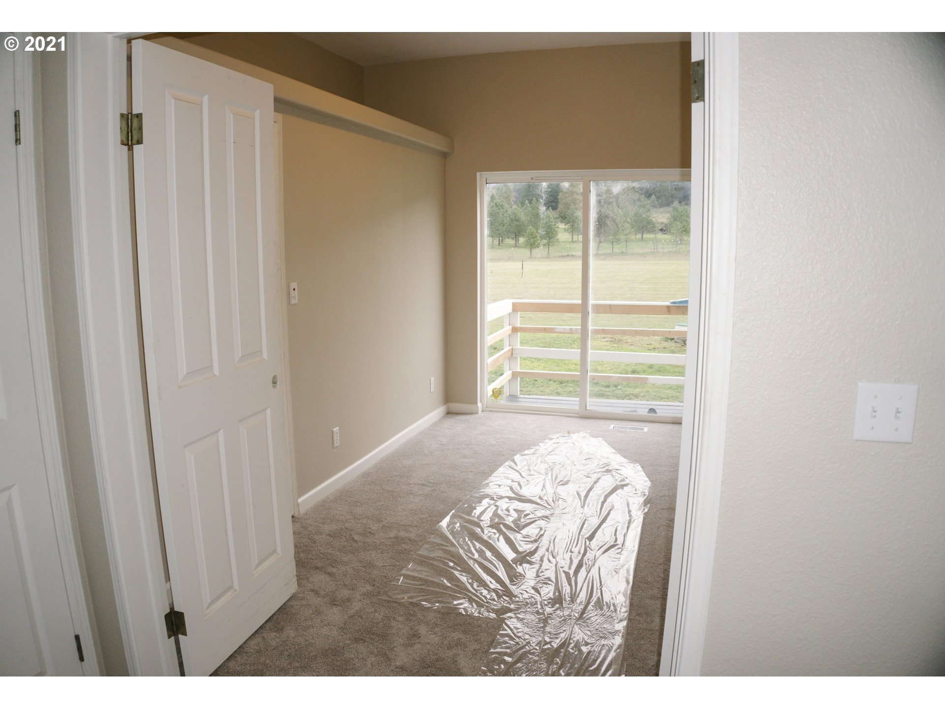 449 Fir Vista Road Sutherlin, OR 97479 - Photo 23 of 32 a view of a bedroom with a bed