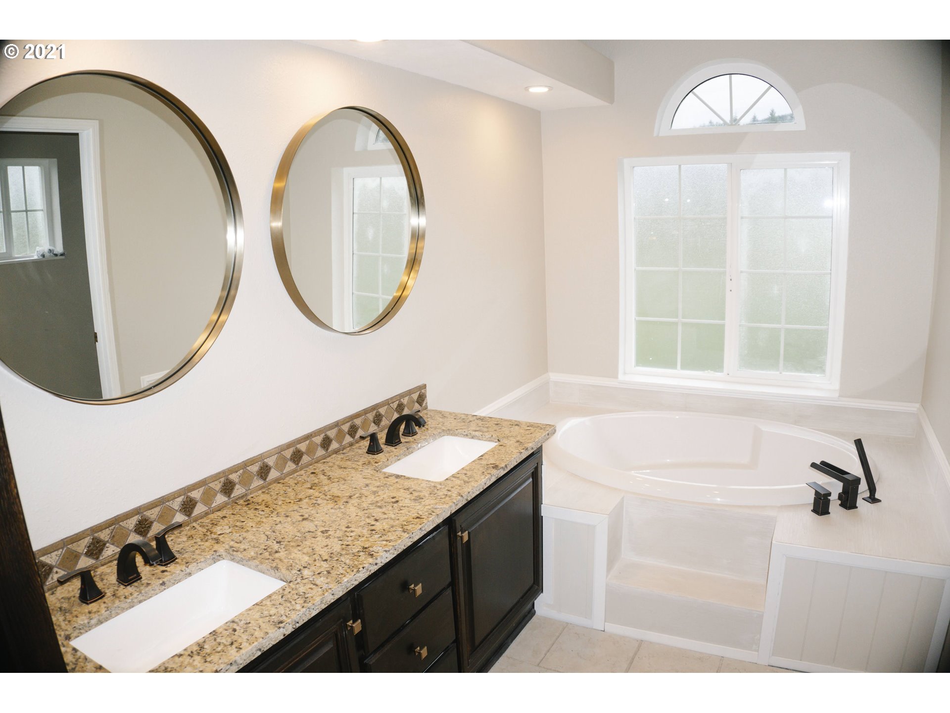 449 Fir Vista Road Sutherlin, OR 97479 - Photo 25 of 32 a bathroom with a sink and a mirror