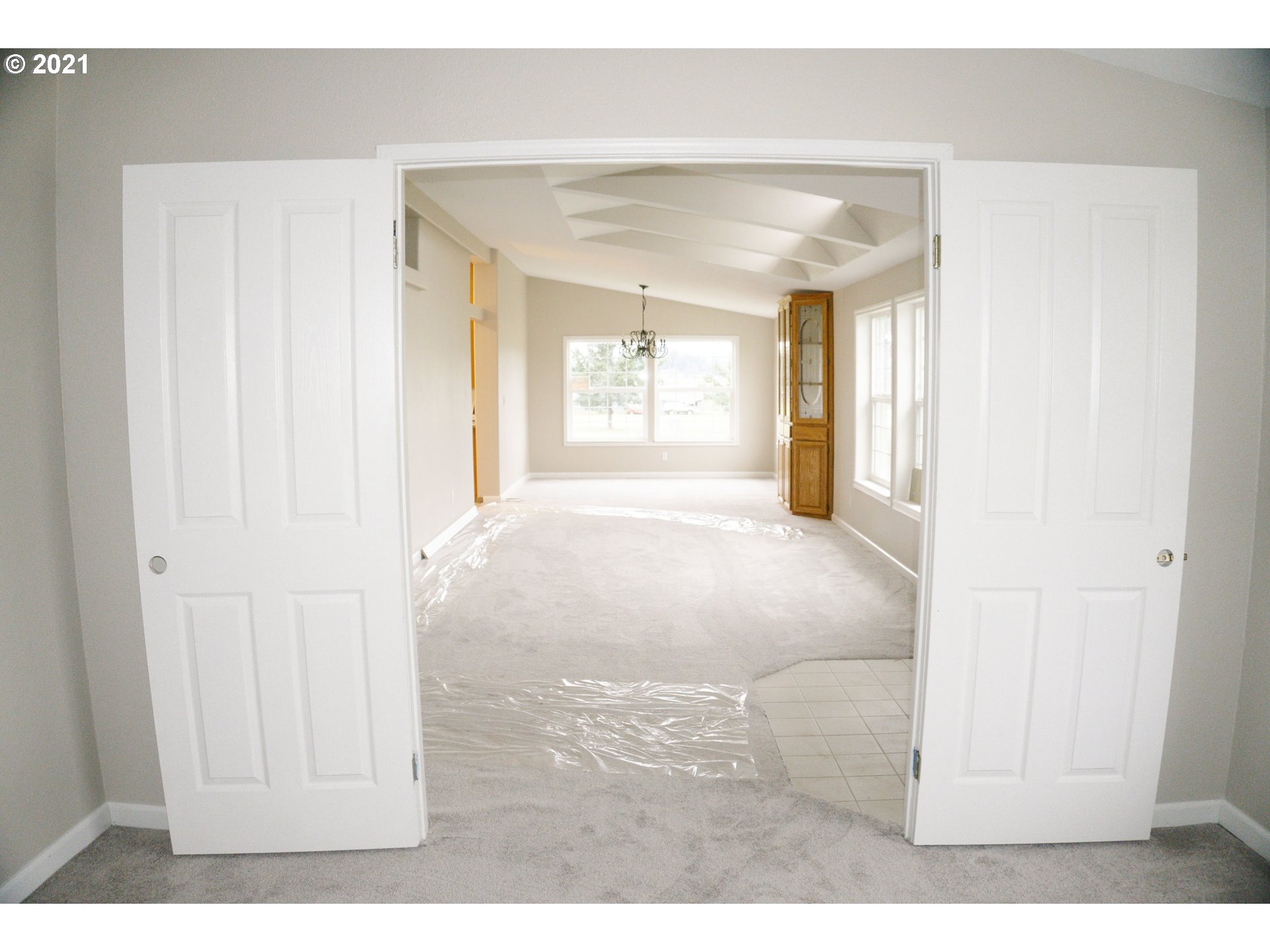 449 Fir Vista Road Sutherlin, OR 97479 - Photo 28 of 32 a view of a livingroom with wooden floor and a bathroom