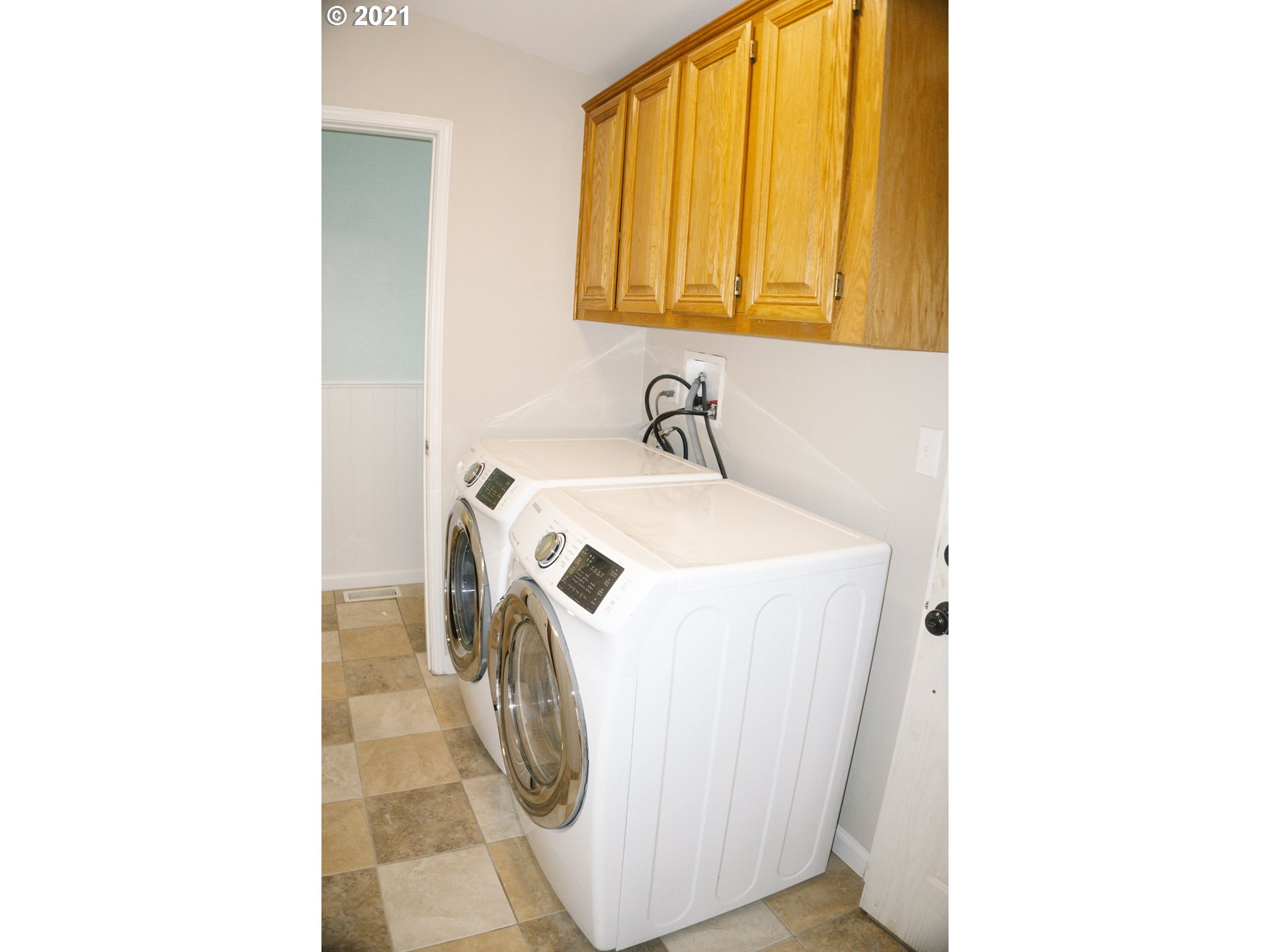 449 Fir Vista Road Sutherlin, OR 97479 - Photo 31 of 32 a utility room with dryer and washer