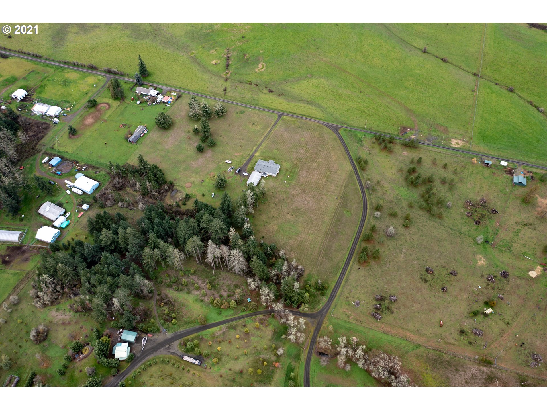 449 Fir Vista Road Sutherlin, OR 97479 - Photo 6 of 32 a view of a garden