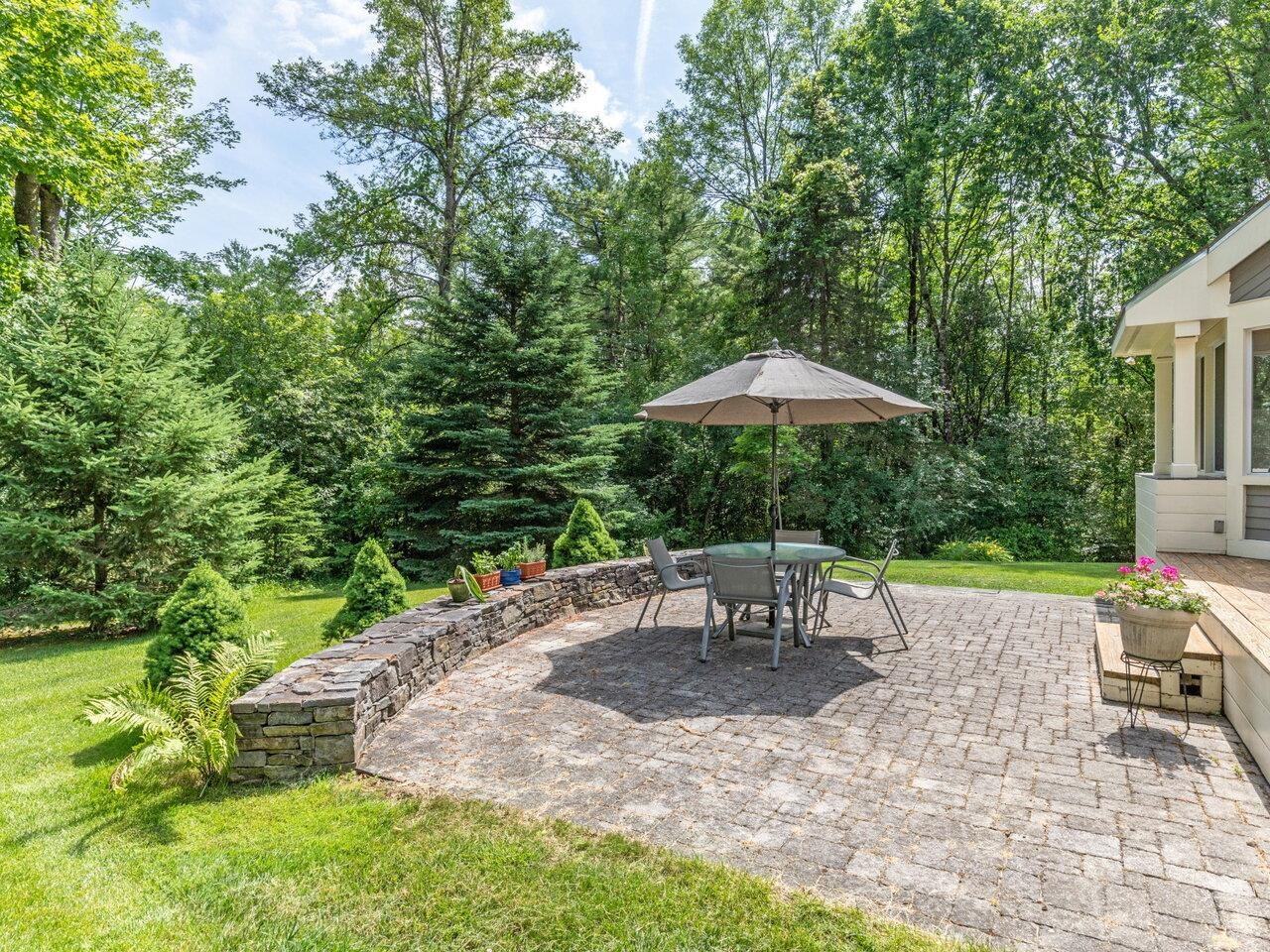 702 Beaver Creek Road Shelburne, VT 05482 - Photo 4 of 53 Gallery Image 4
