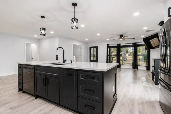 $525,000 | 712 Clarence Street, Tomball, TX 77375