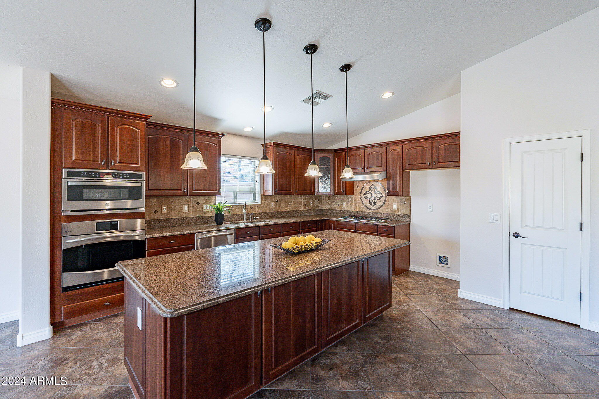 4040 East Hashknife Road Phoenix, AZ 85050 - Photo 9 of 40 12-web-or-mls-Hashknife-12