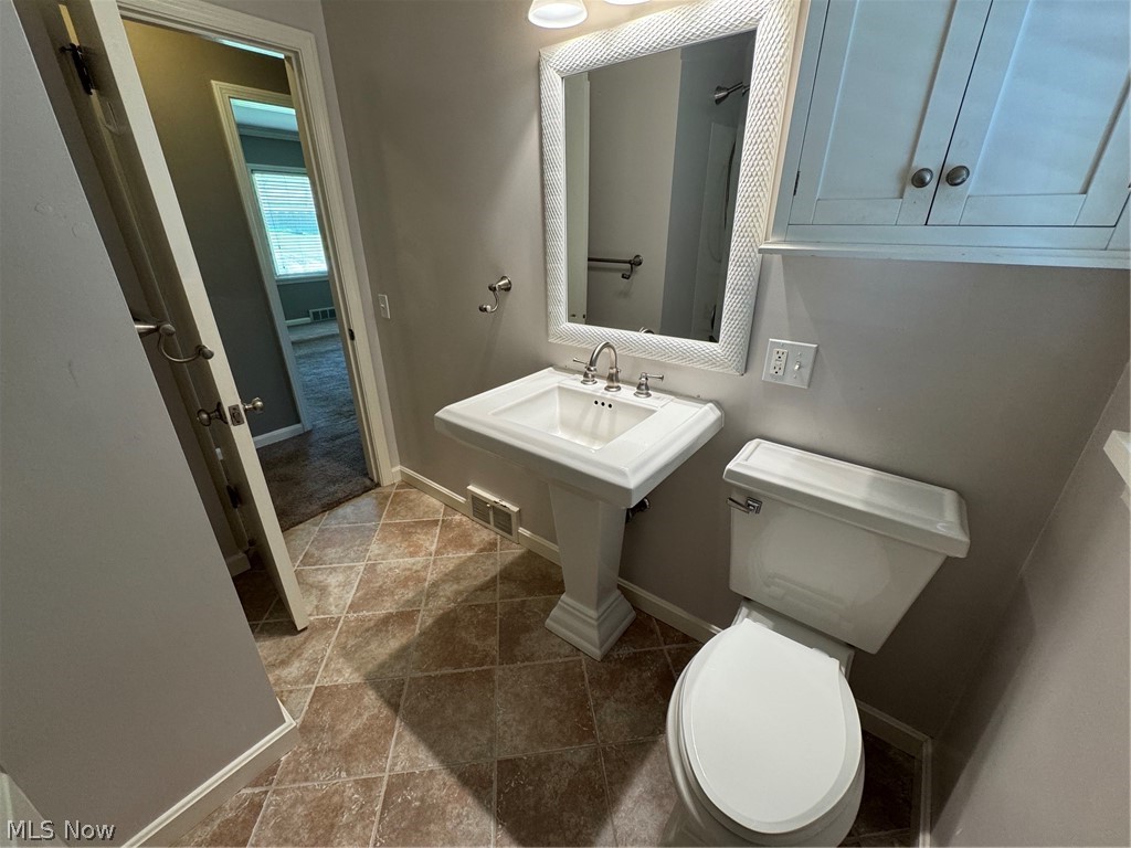 145 Anna Avenue Northwest Canton, OH 44708 - Photo 15 of 27 Bathroom