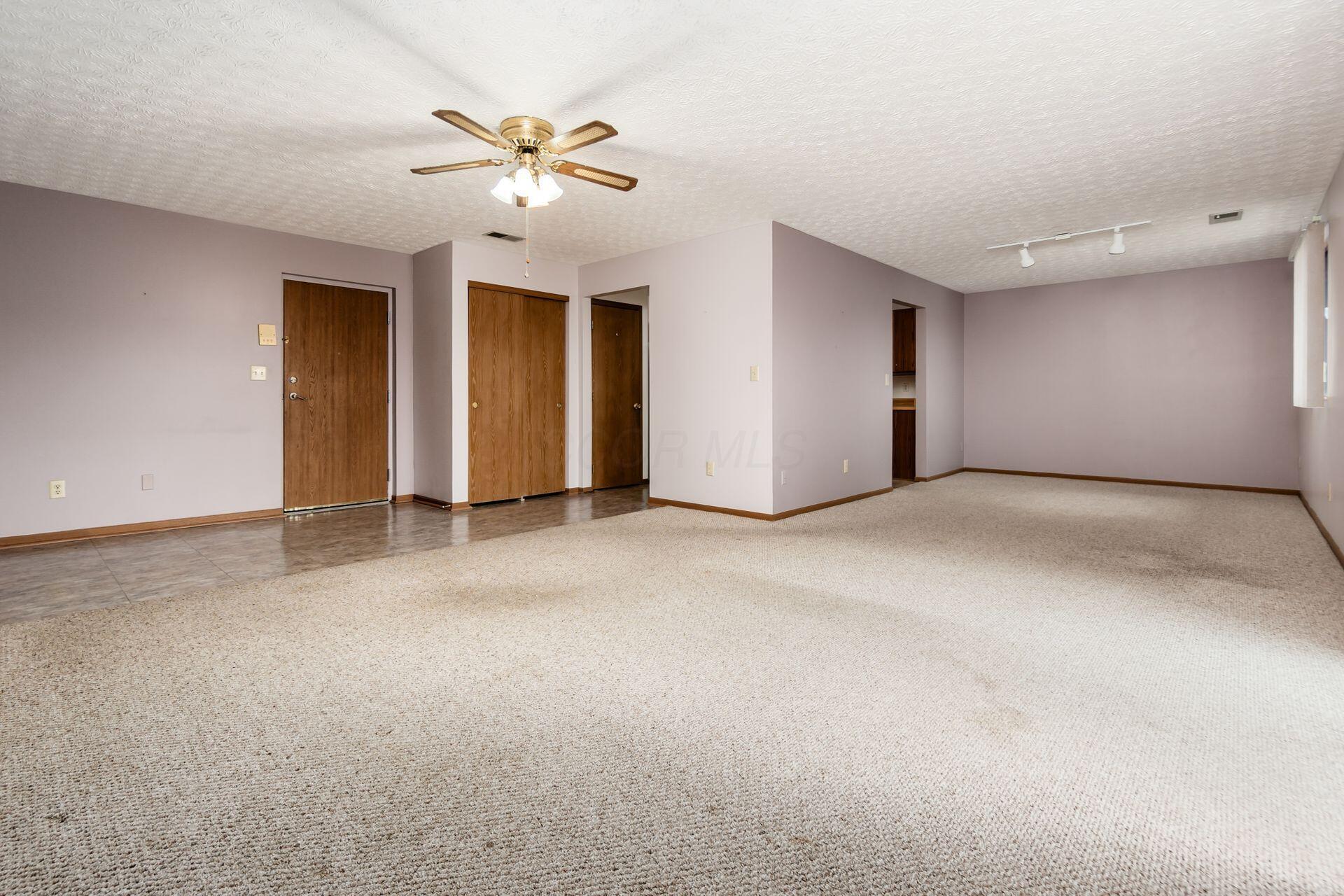 5885 Beechcroft Road, Unit 306 Columbus, OH 43229 - Photo 7 of 33 006_f70_i 5885 Beechcroft 035