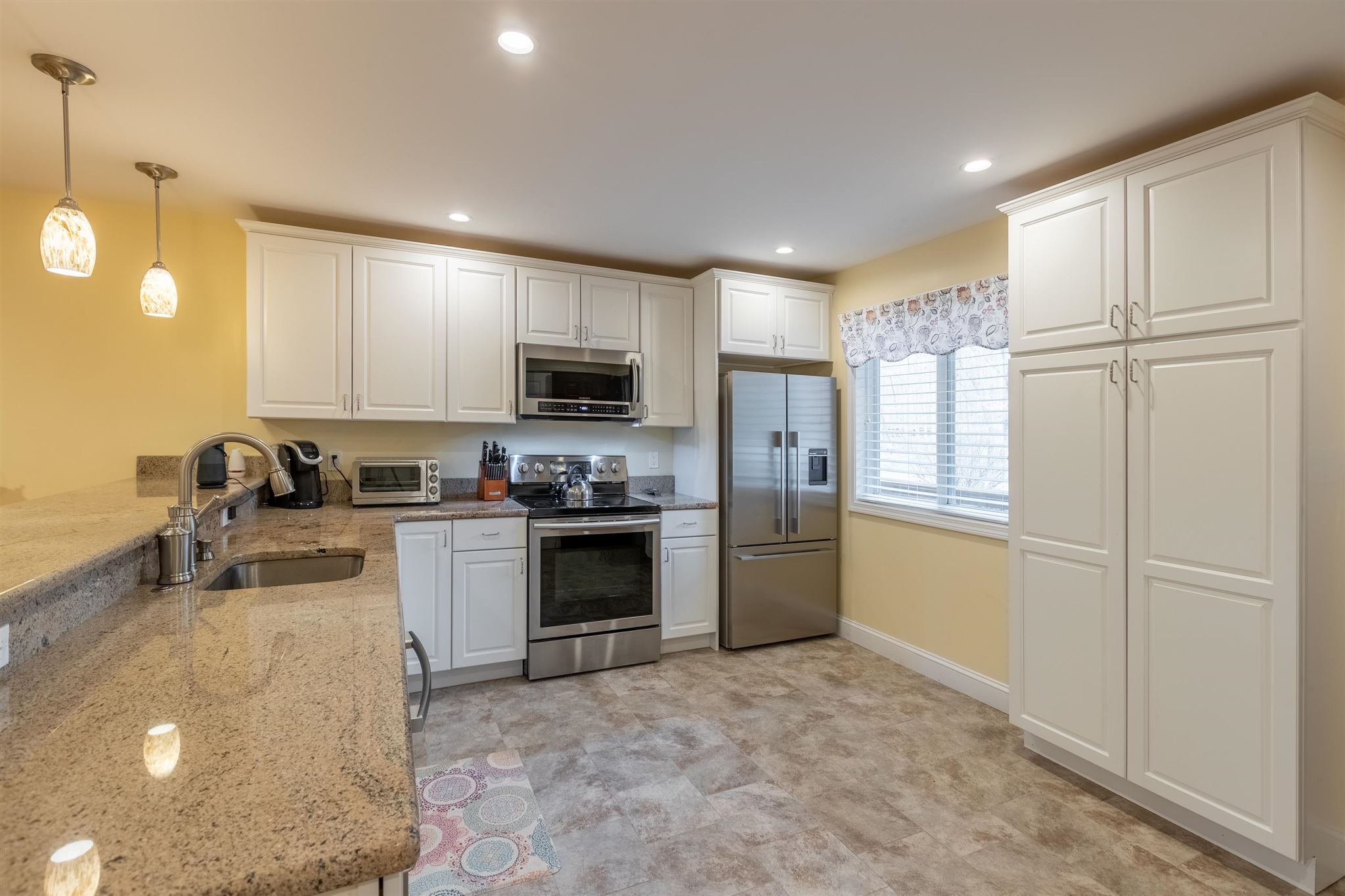 11 Robin Road, Unit 2 Lincoln, NH 03251 - Photo 1 of 24
