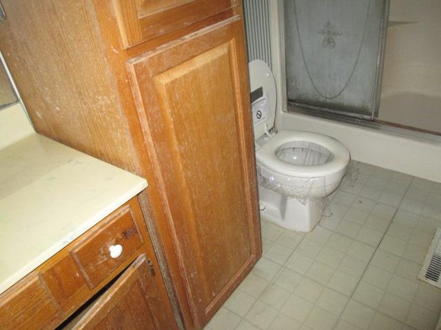 51 West Doak Road Manchester, TN 37355 - Photo 9 of 10 Bathroom 1