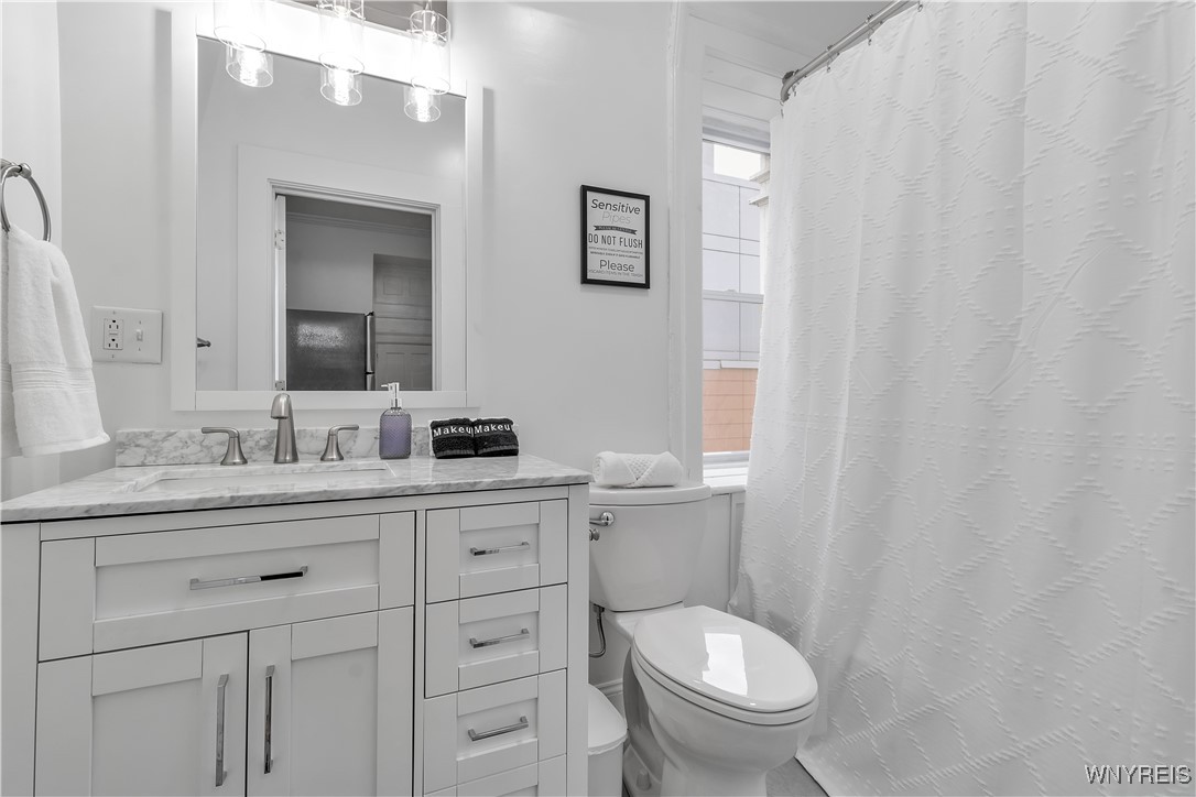 617 Niagara Street, Unit 5 Buffalo, NY 14201 - Photo 5 of 13 Clean, white and pristine bathroom with tub