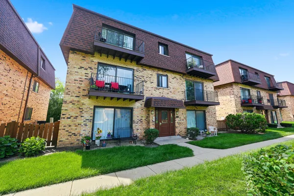 $1,600 | 9714 Bianco Terrace, Unit D, Des Plaines, IL 60016