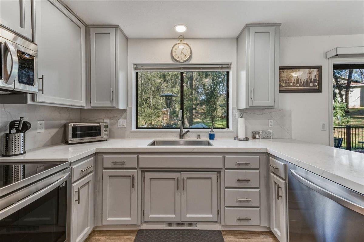 15099 Fay Road Grass Valley, CA 95949 - Photo 12 of 35