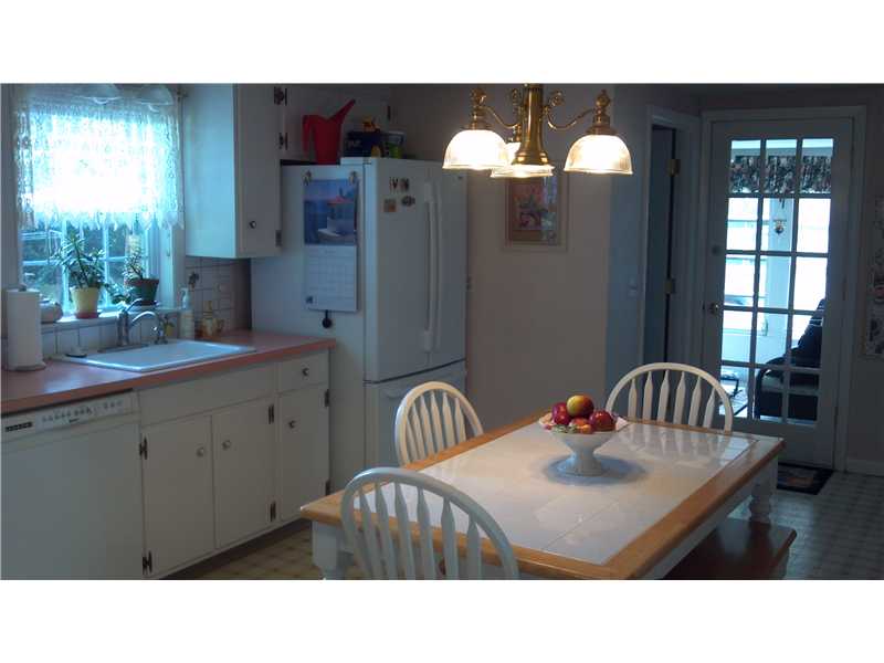 43 Barstow Road Warwick, RI 02888 - Photo 12 of 24 Kitchen.
