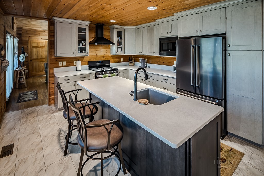 97 Lakeview Road Newland, NC 28657 - Photo 12 of 49
