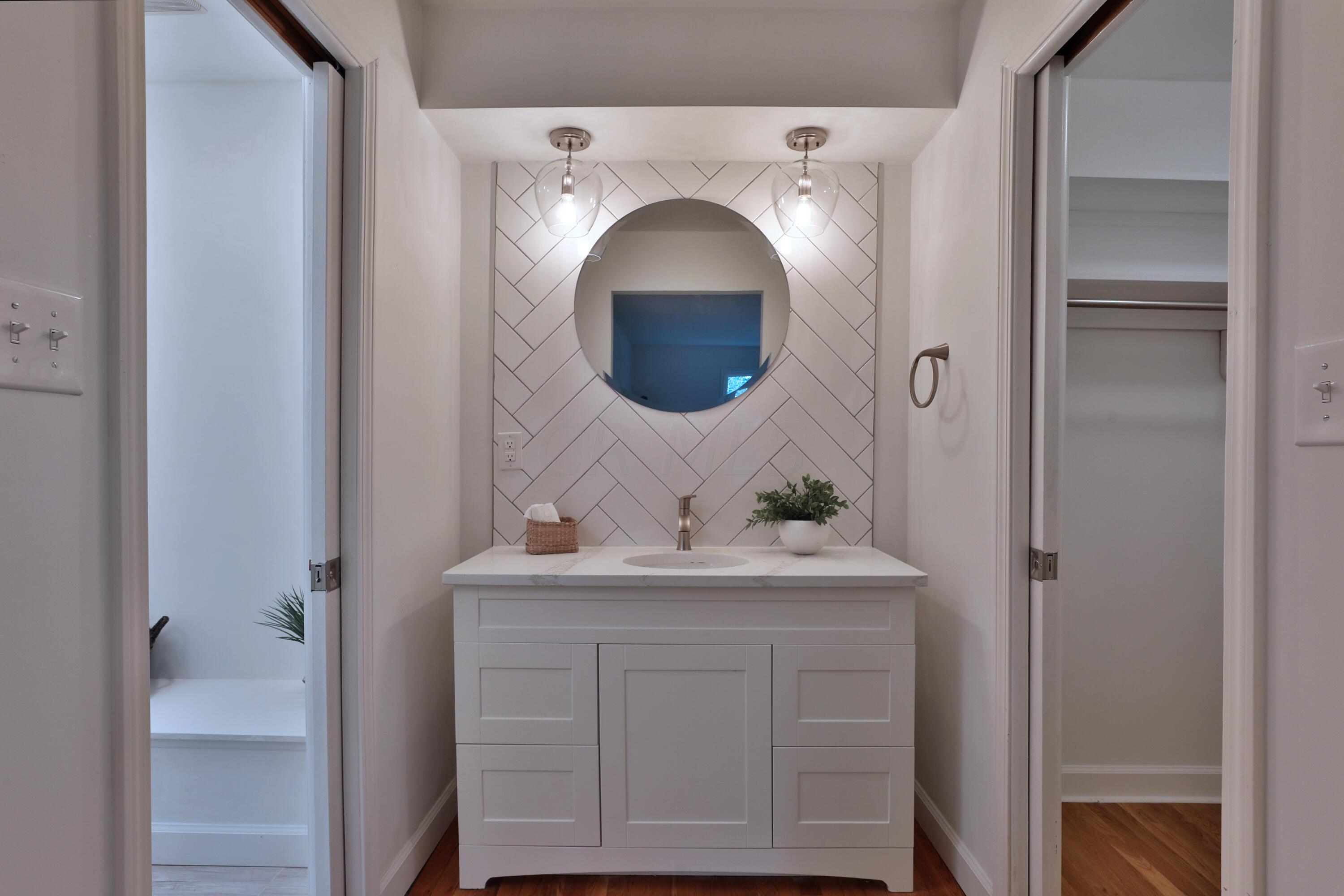 2217 Haverford Road Columbus, OH 43220 - Photo 25 of 50 2217-Haverford-46