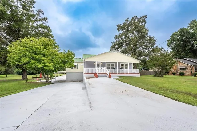 a house view with a outdoor space