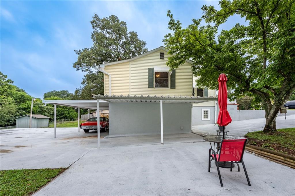 2508 Maple Road Southeast Rome, GA 30161 - Photo 42 of 55 a backyard of a house with table and chairs