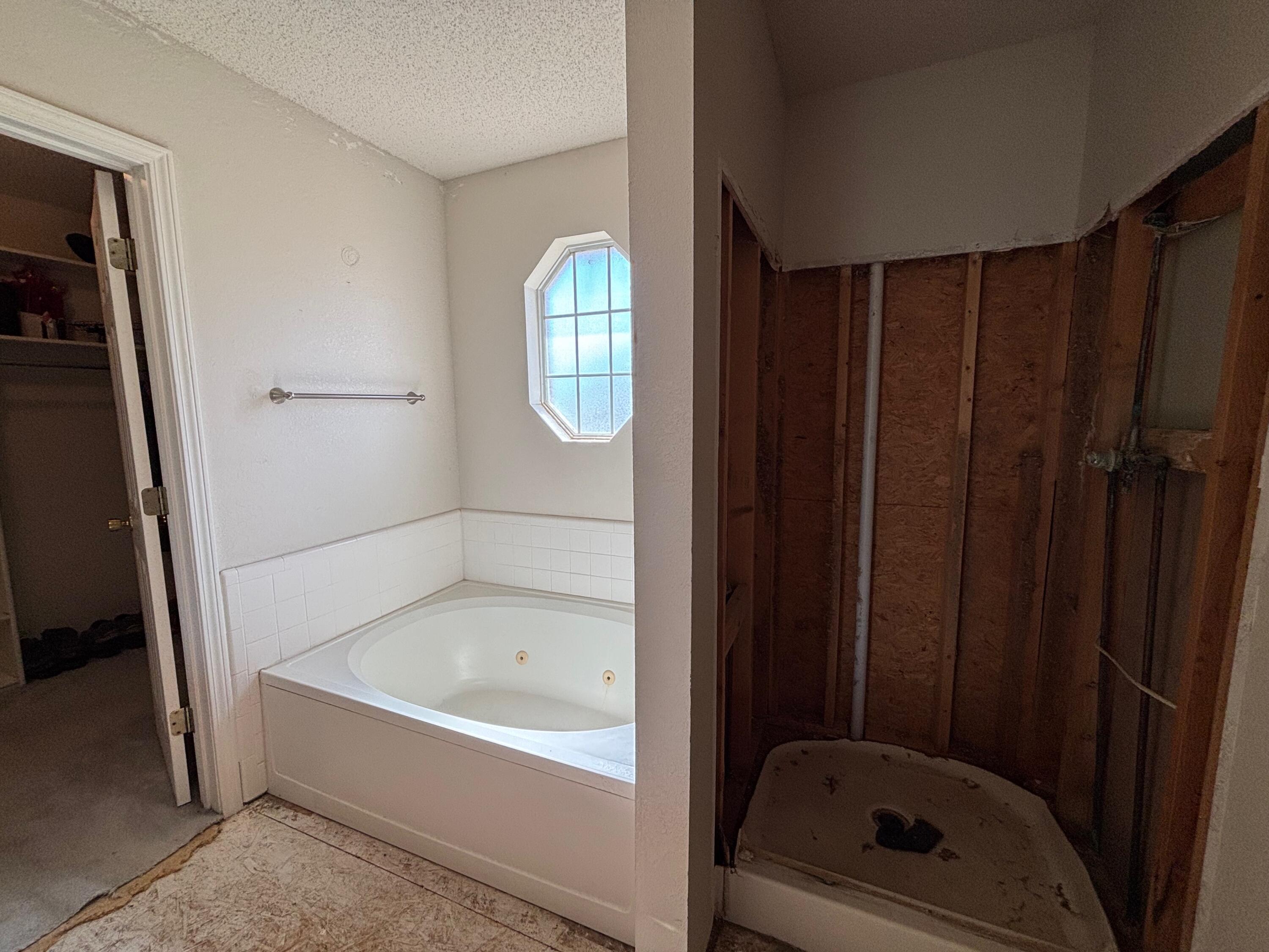 1502 Culpepper Avenue Wilson, TX 79381 - Photo 12 of 26 a bathroom with a bathtub