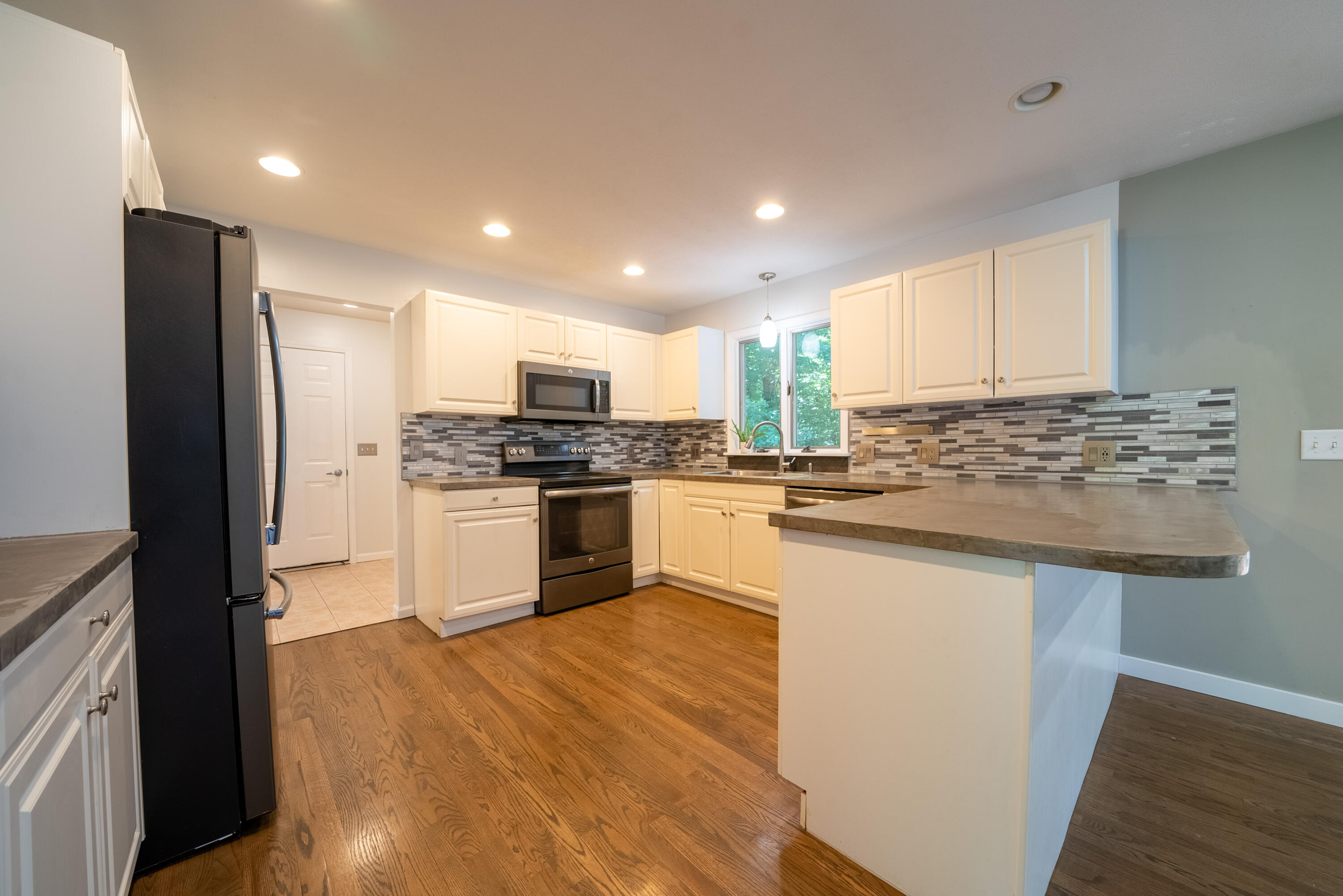 16138 Terrace Road Spring Lake, MI 49456 - Photo 7 of 27 21. Kitchen