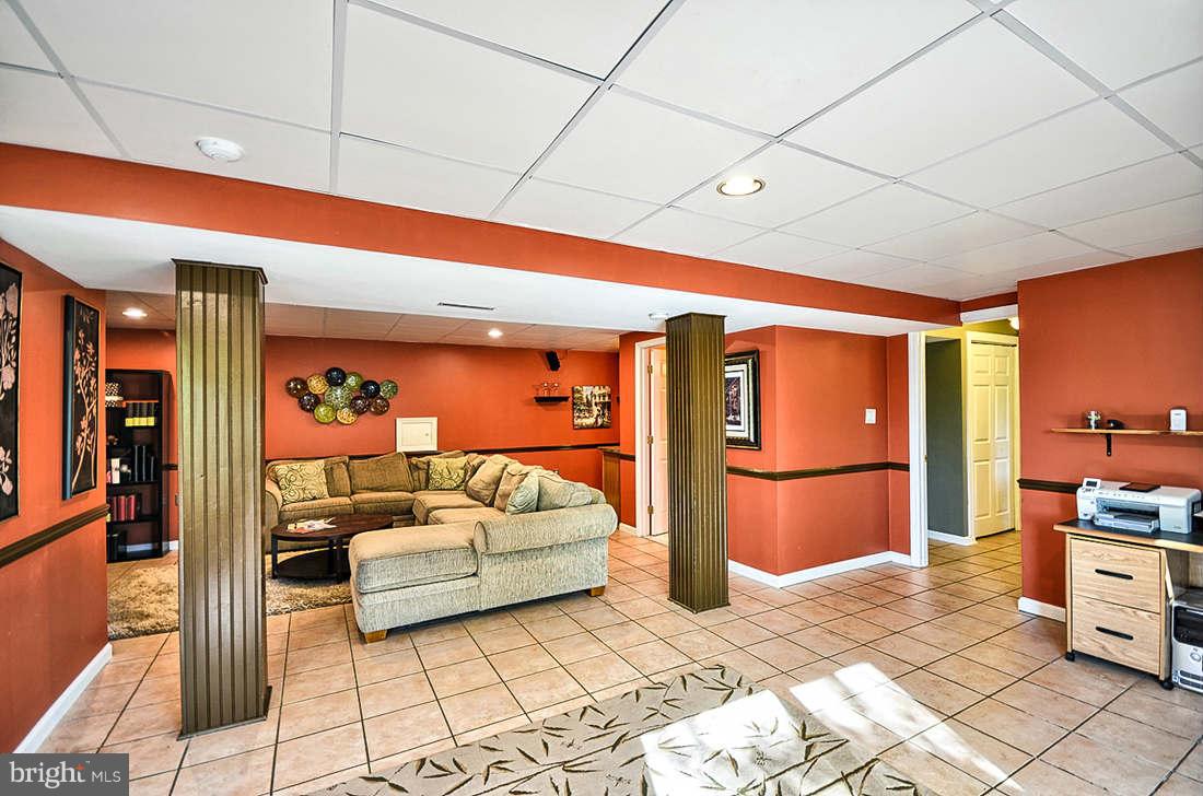 10619 Old Barn Road New Market, MD 21774 - Photo 14 of 30 Family Room