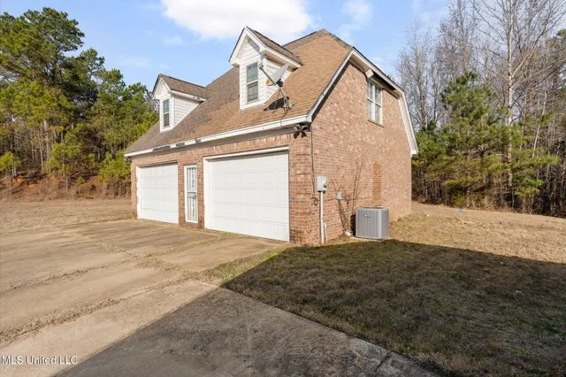 $295,000 | 5866 Marianna Road, Byhalia, MS 38611