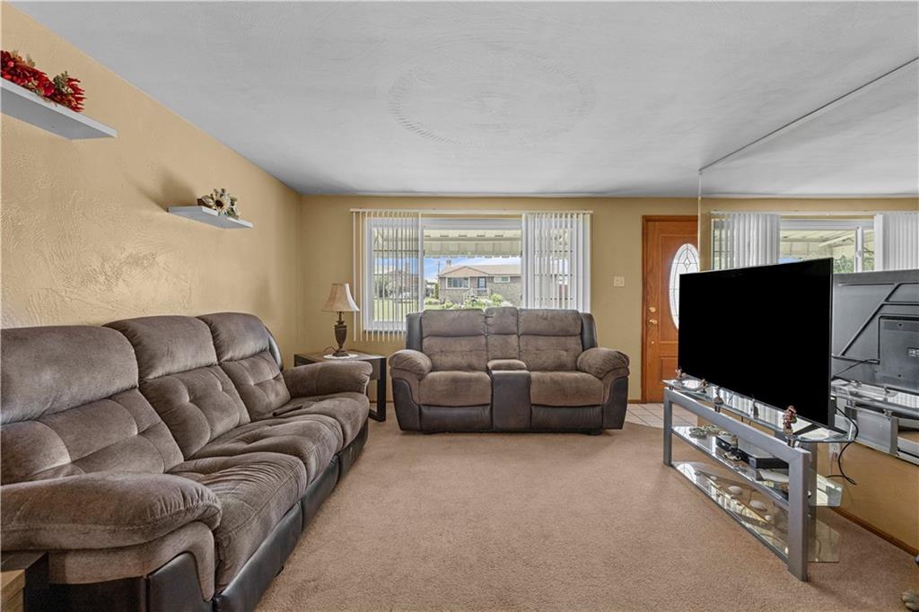 189 William Circle McKees Rocks, PA 15136 - Photo 8 of 24 a living room with furniture and a flat screen tv