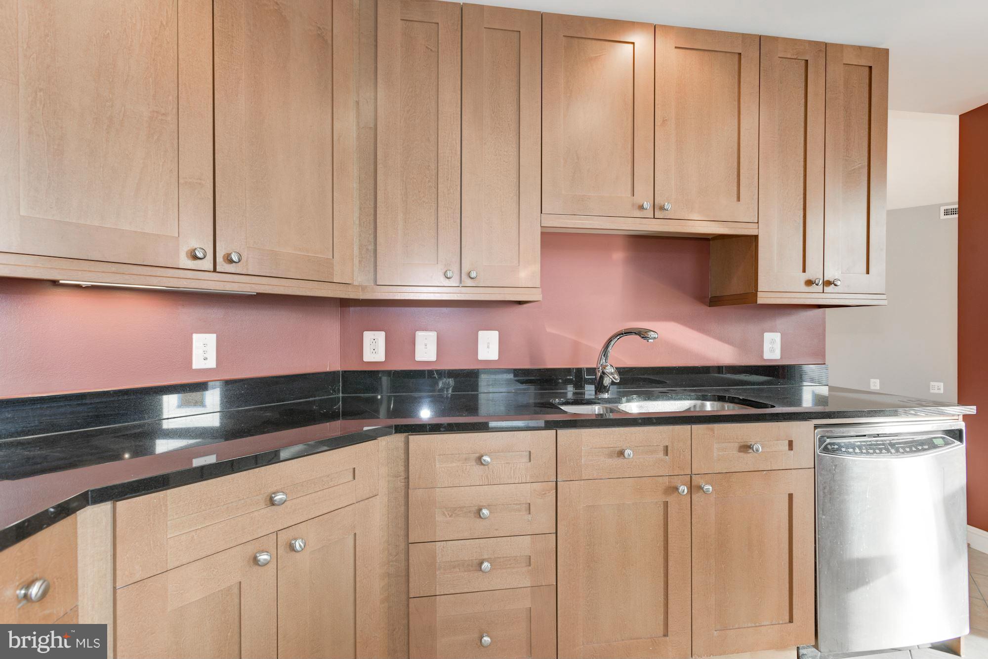 11990 Market Street, Unit 1301 Reston, VA 20190 - Photo 16 of 30 Kitchen