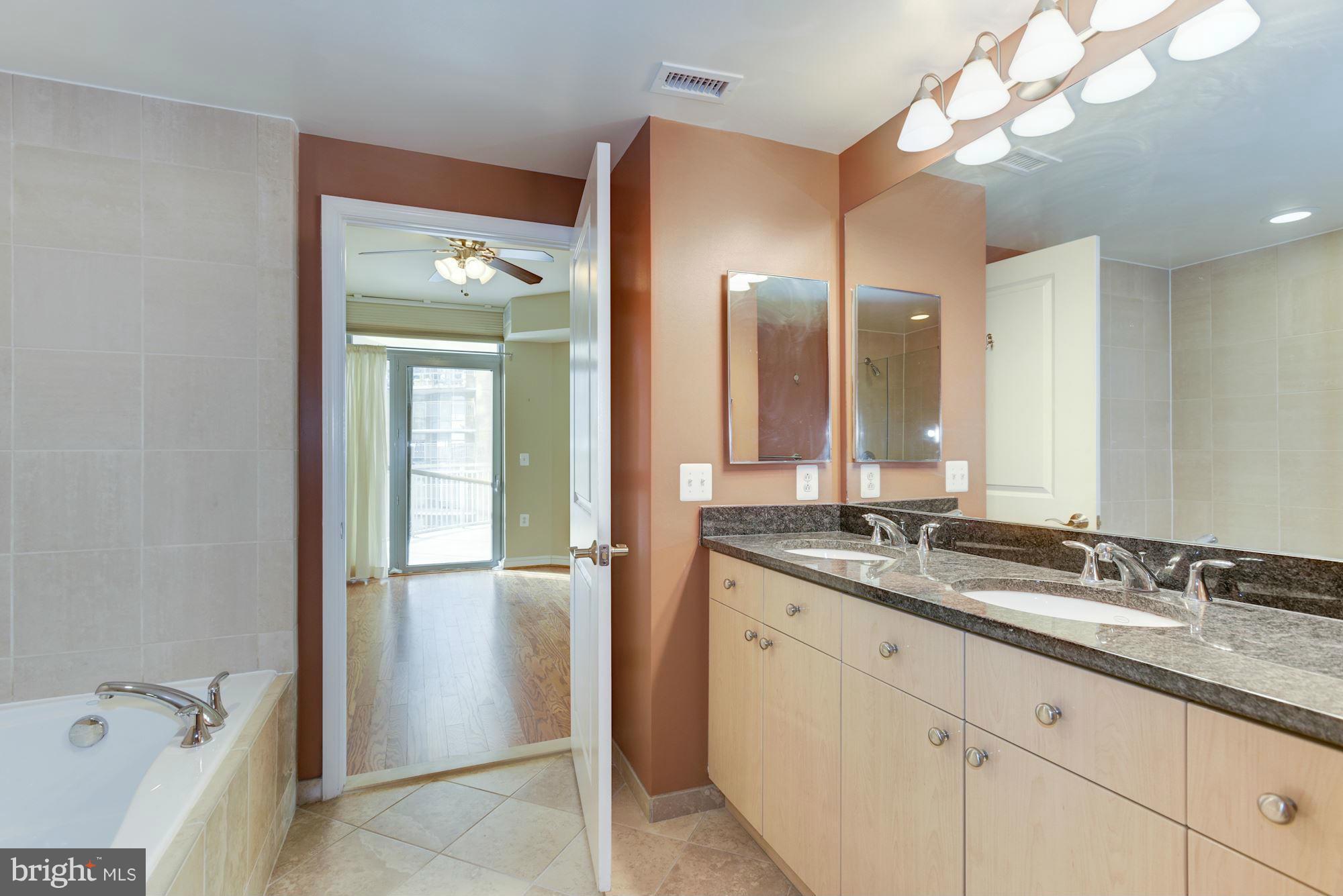 11990 Market Street, Unit 1301 Reston, VA 20190 - Photo 23 of 30 Bath (Master)