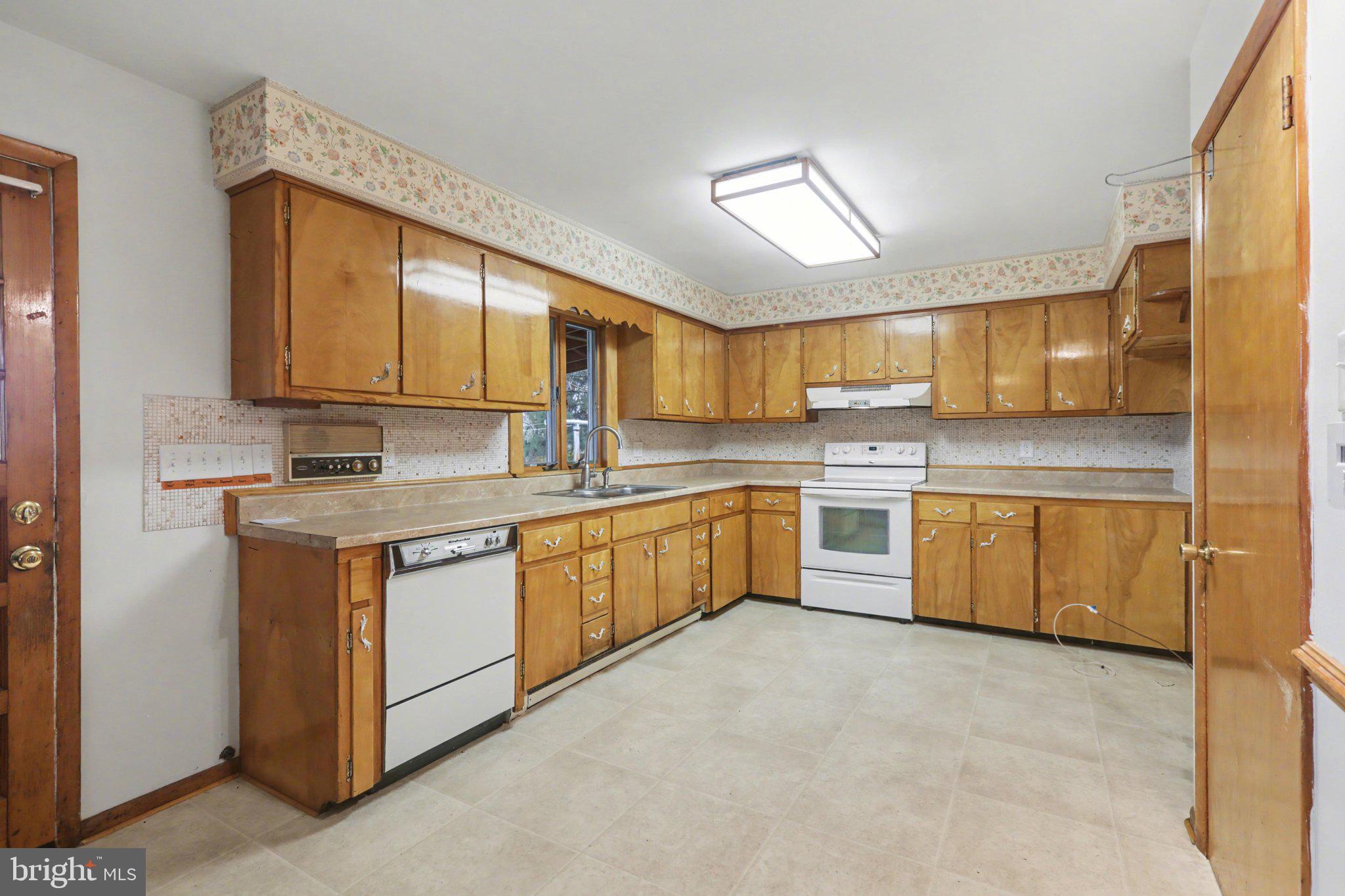 205 North Middlesex Road Carlisle, PA 17013 - Photo 9 of 29