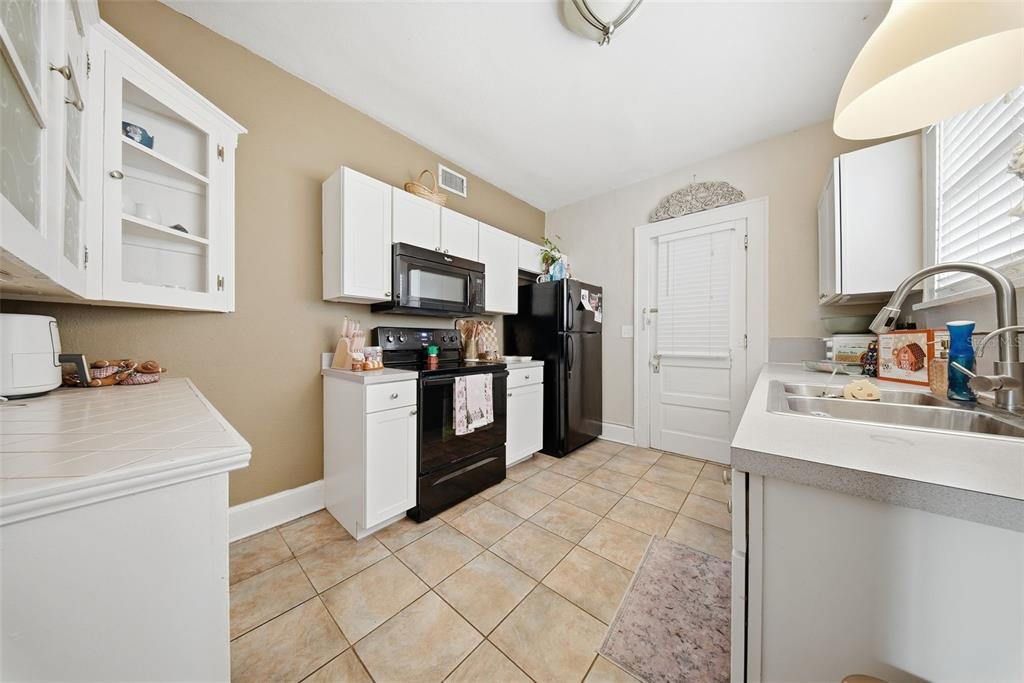 8334 Diagonal Road North St. Petersburg, FL 33702 - Photo 16 of 57