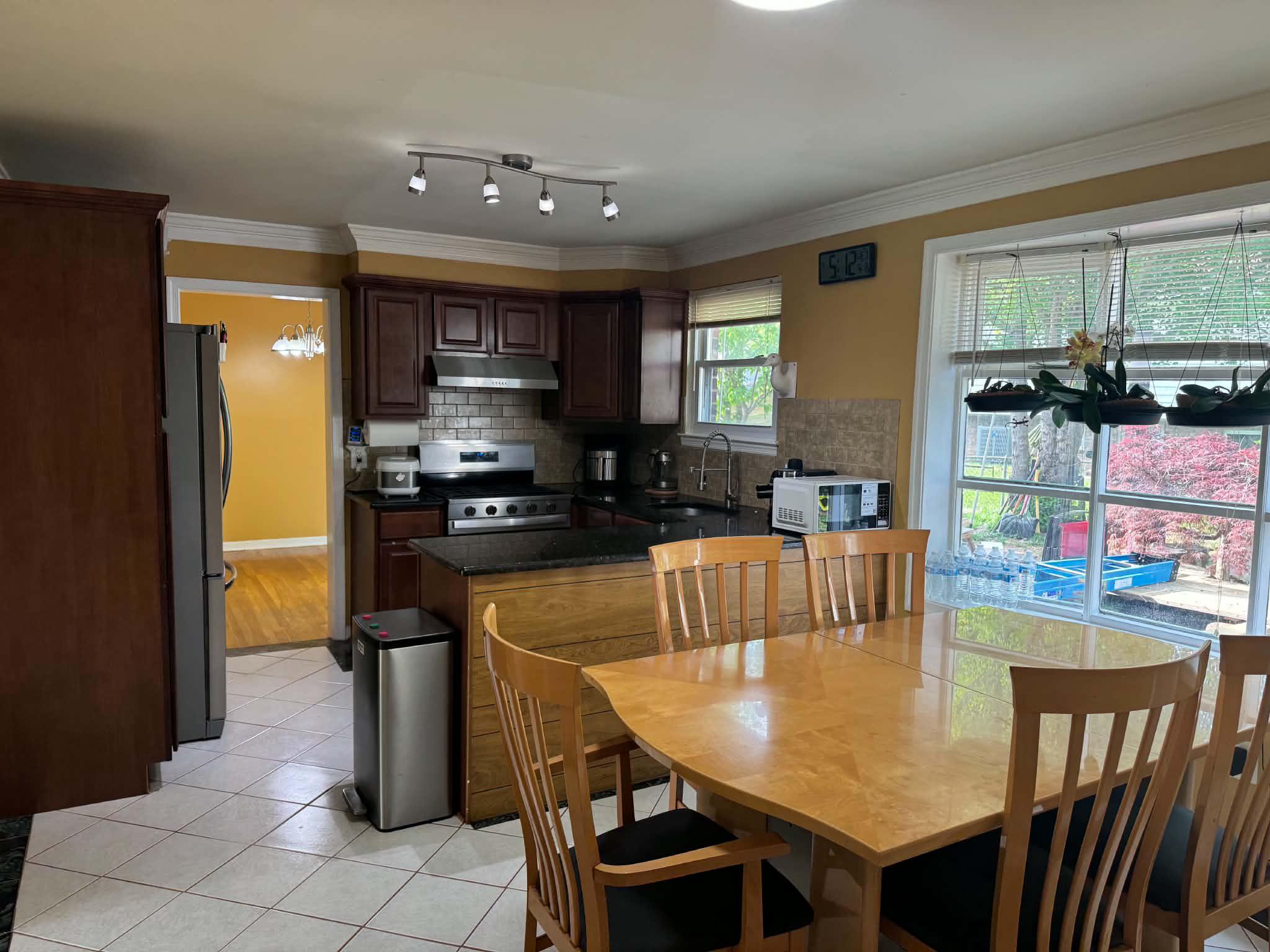 8120 Springfield Village Drive Springfield, VA 22152 - Photo 4 of 7 Kitchen