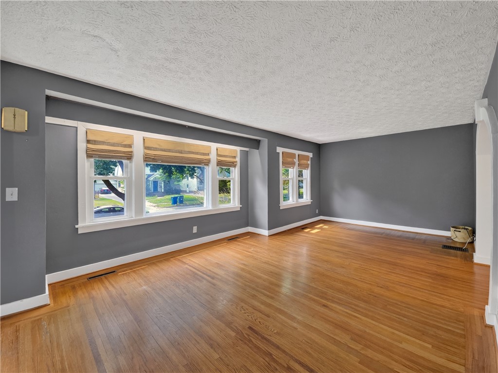 140 Irvington Road Rochester, NY 14620 - Photo 7 of 36 Gallery Image 7