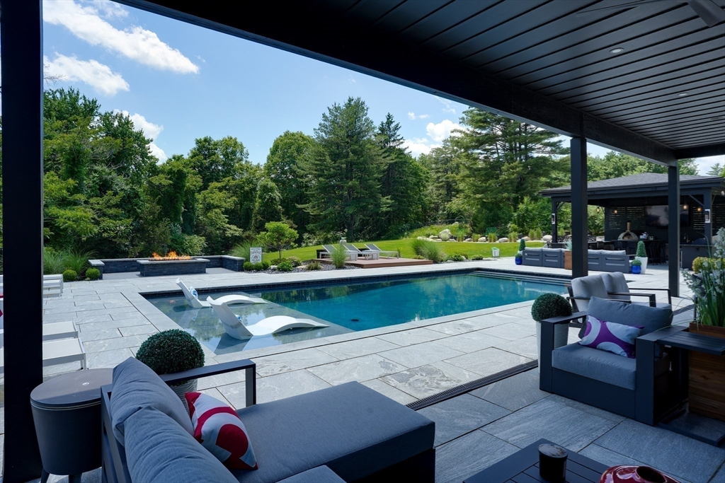 556 Middle Road Boxborough, MA 01719 - Photo 23 of 41