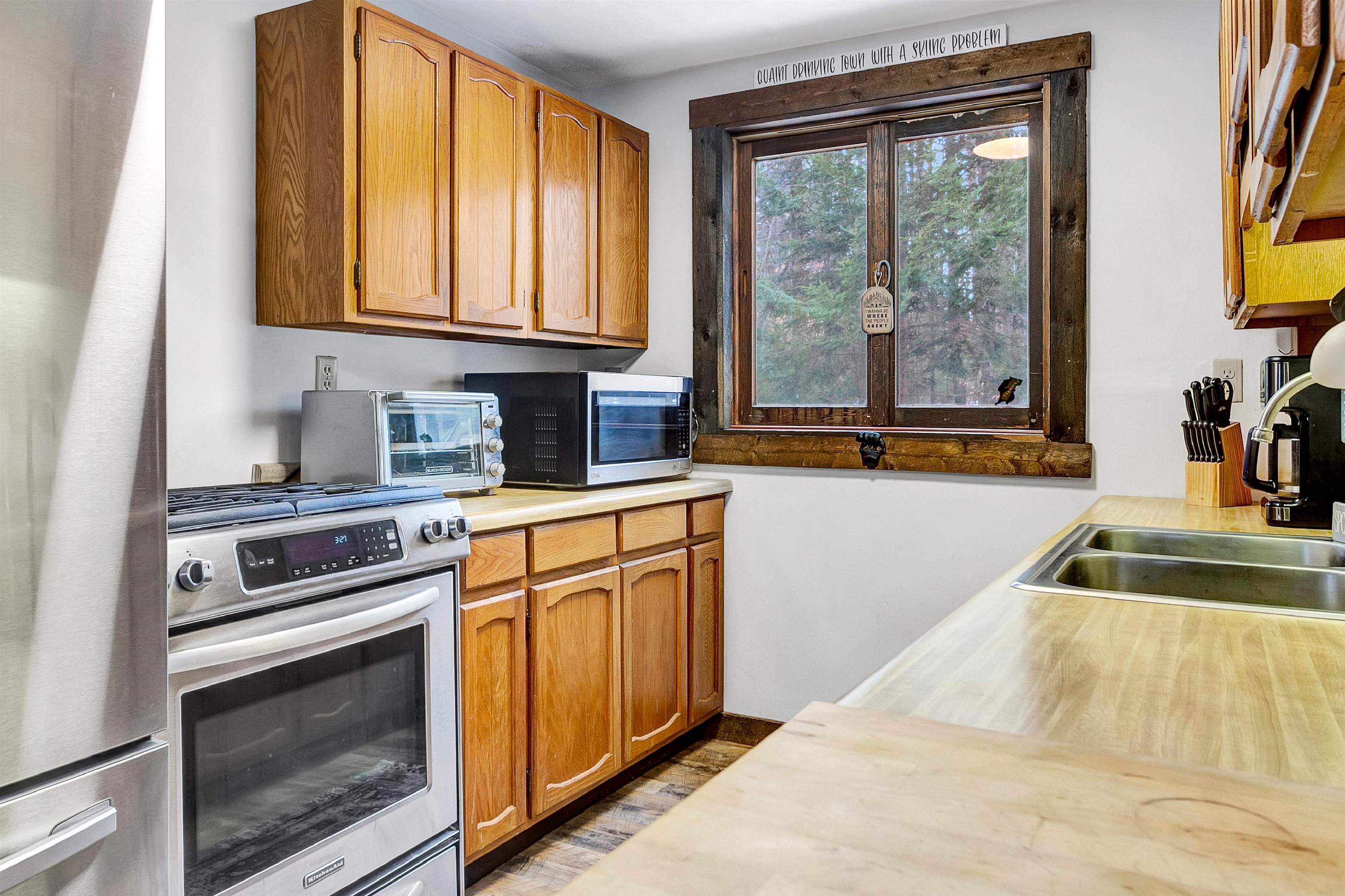 459 Silver Lane Wardsboro, VT 05360 - Photo 7 of 37