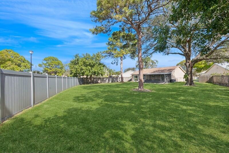 120 Greentree Circle Jupiter, FL 33458 - Photo 11 of 28 Over .33 acres