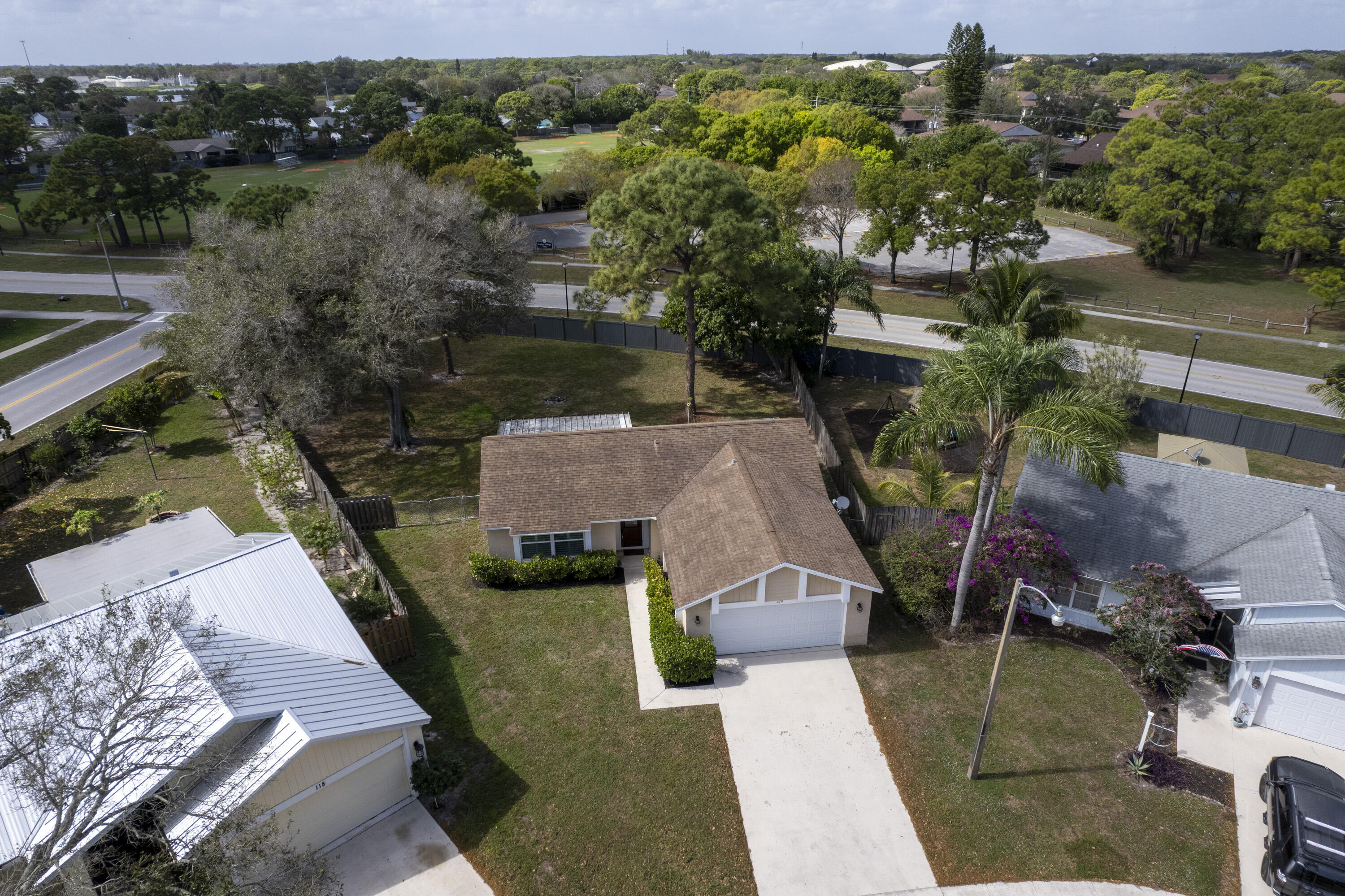 120 Greentree Circle Jupiter, FL 33458 - Photo 12 of 28 Large Yard .33 acres