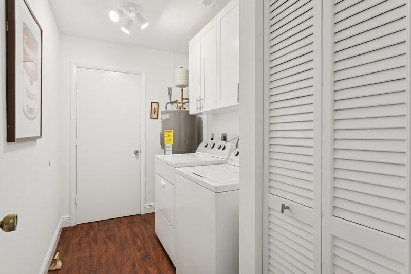120 Greentree Circle Jupiter, FL 33458 - Photo 22 of 28 Laundry